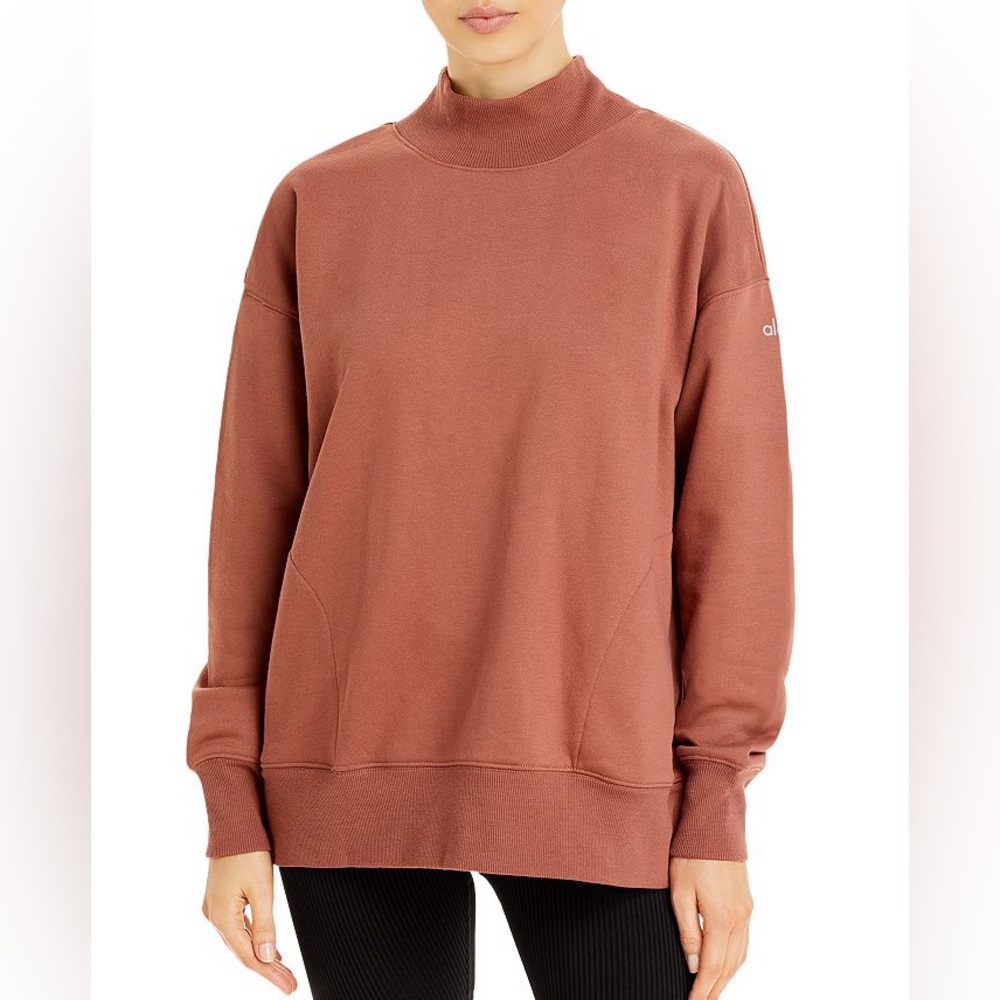 Alo Yoga Refresh Mock Neck Sweatshirt in Chestnut